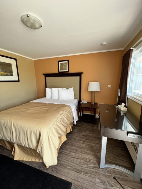 Deluxe Single Room | Individually decorated, individually furnished, desk, blackout drapes