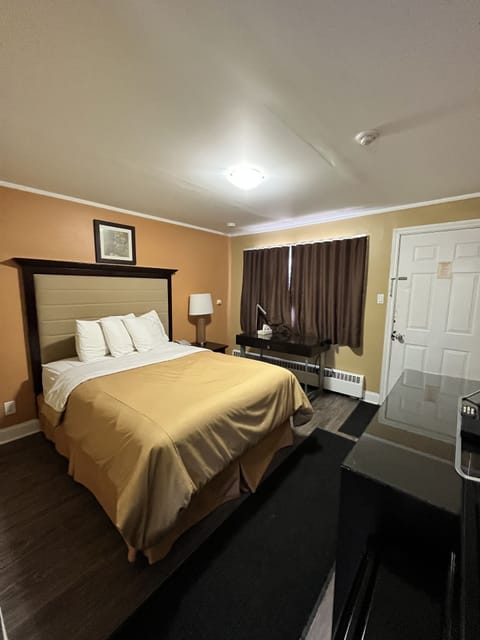 Deluxe Single Room | Individually decorated, individually furnished, desk, blackout drapes