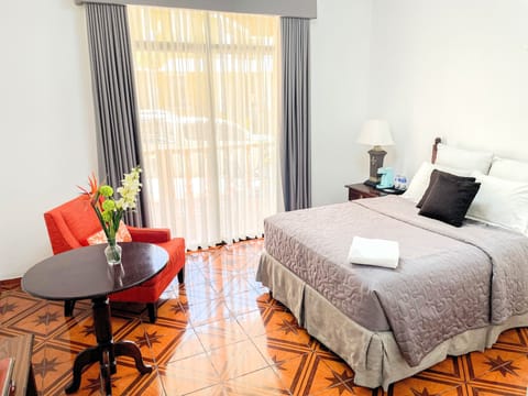 Habitacion Sencilla Con Balcon | In-room safe, free WiFi, bed sheets