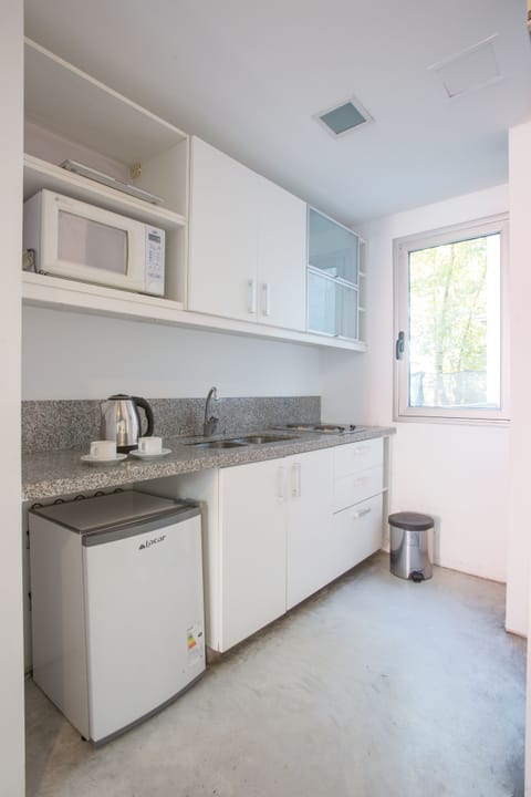 Duplex (5) | Private kitchen | Mini-fridge, microwave, stovetop, toaster