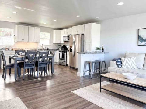 Kitchen | Dining Area