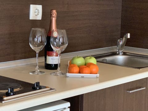 Apartment, 1 Bedroom, Smoking, Balcony | Private kitchen