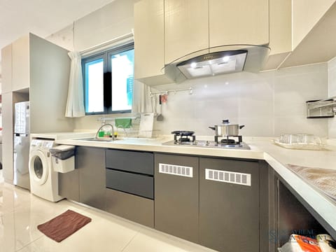 Design Apartment, 3 Bedrooms, Non Smoking | Private kitchen | Fridge, microwave, stovetop, electric kettle