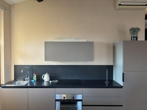 Deluxe Condo | Private kitchenette | Full-size fridge, oven, stovetop, dishwasher