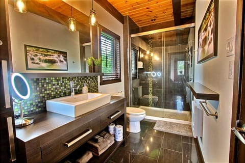 Chalet, 2 Bedrooms, 2 Bathrooms | Bathroom | Free toiletries, hair dryer, towels, soap