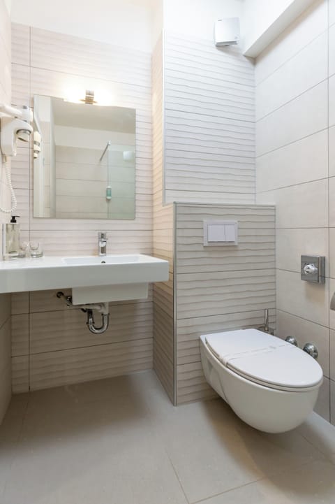 Double Room | Bathroom | Hair dryer