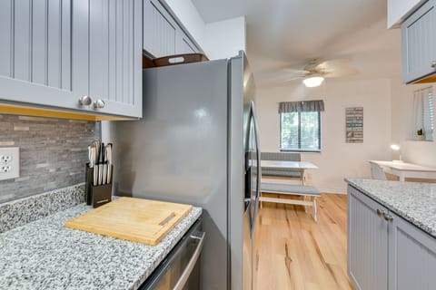 Apartment (2 Bedrooms) | Private kitchen | Microwave, oven, stovetop, dishwasher