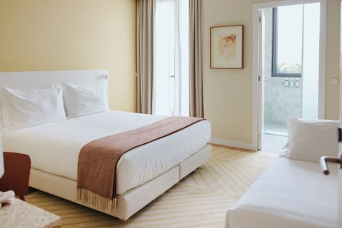 Superior Room | Hypo-allergenic bedding, free minibar, in-room safe, desk