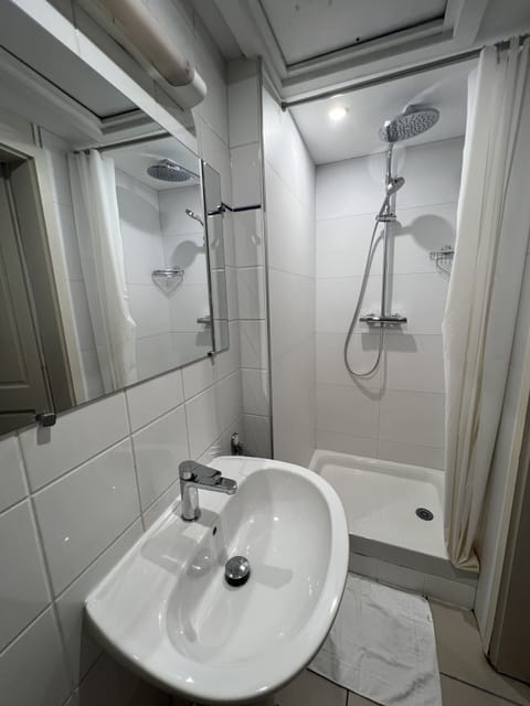 Twin Room, Private Bathroom | Bathroom | Shower, rainfall showerhead, hair dryer, towels