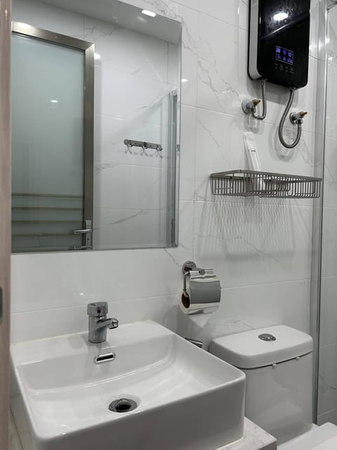 Deluxe Triple Room | Bathroom