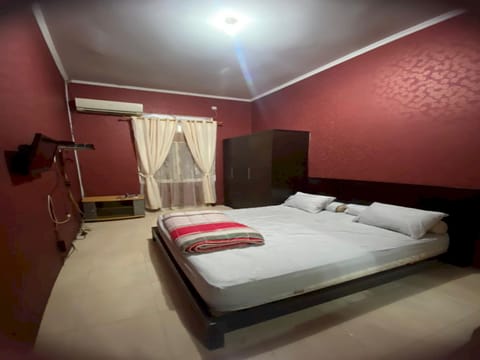 Deluxe Double Room | Laptop workspace, free WiFi, bed sheets