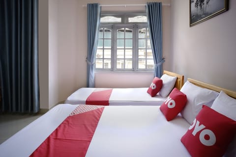 Deluxe Triple Room | Desk, laptop workspace, free WiFi, bed sheets