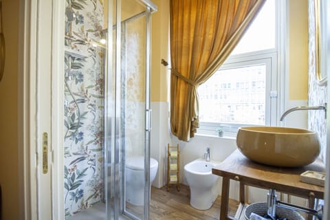 Double Room | Bathroom | Shower, rainfall showerhead, hair dryer, bathrobes