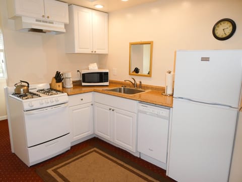 Dolores Cottage I (Pet Friendly) | Private kitchen | Fridge, coffee/tea maker