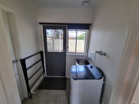 Apartment, 1 Bedroom, Non Smoking | Laundry