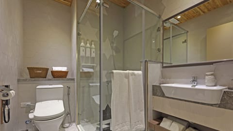 Classic Quadruple Room | Bathroom | Separate tub and shower, hydromassage showerhead, hair dryer, slippers