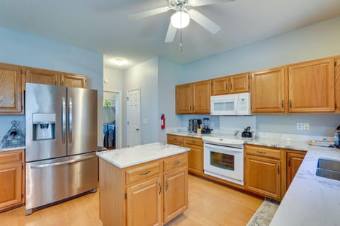 House (4 Bedrooms) | Private kitchen | Microwave, oven, stovetop, dishwasher