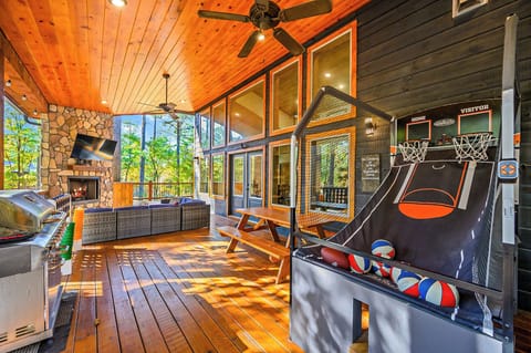 [OUTDOOR SEATING] Relax outside while playing games!