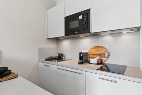 Standard Studio | Private kitchen | Mini-fridge, microwave, stovetop, espresso maker