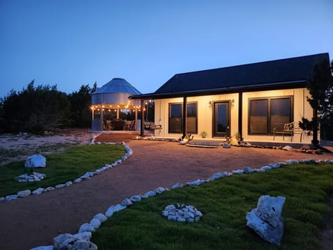 Evening lighting, front approach