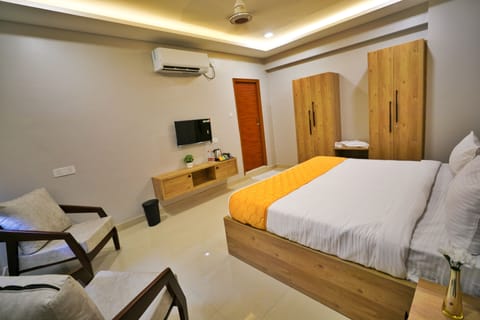 Deluxe Double Room | In-room safe, blackout drapes, free WiFi