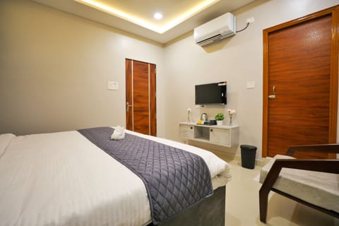Standard Double Room | In-room safe, blackout drapes, free WiFi