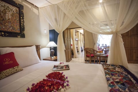 Family Suite, 2 Bedrooms, Garden View (Mountain & Garden View) | In-room safe, blackout drapes, free WiFi, bed sheets