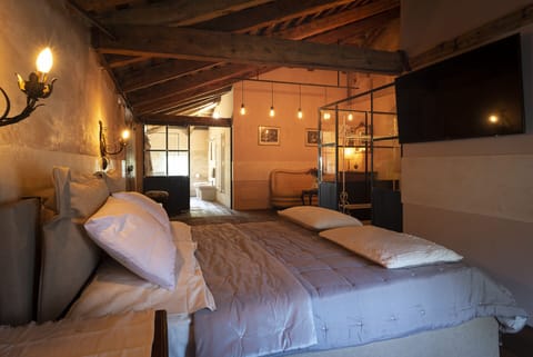 VITTURI | Desk, soundproofing, free WiFi