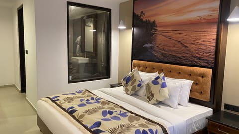 Deluxe Double Room | Premium bedding, down comforters, pillowtop beds, minibar