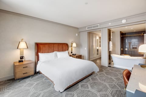 Premier Suite | Premium bedding, minibar, in-room safe, individually furnished