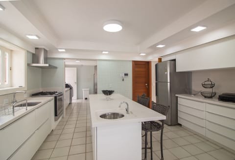 Villa | Private kitchen | Full-size fridge, microwave, oven, stovetop