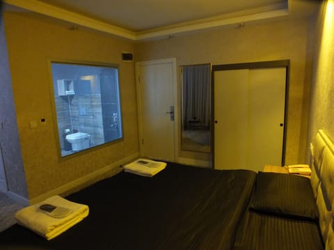 Standard Double Room | Egyptian cotton sheets, premium bedding, desk, laptop workspace