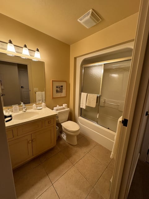 Room | Bathroom | Jetted tub, hair dryer, towels