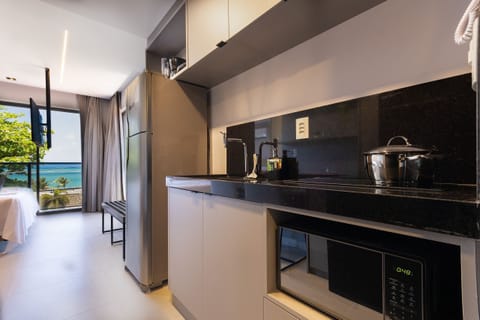 Premium Apartment | Private kitchen | Fridge, microwave