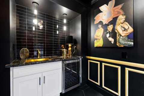 Romantic Room, 1 King Bed | Private kitchen | Coffee/tea maker