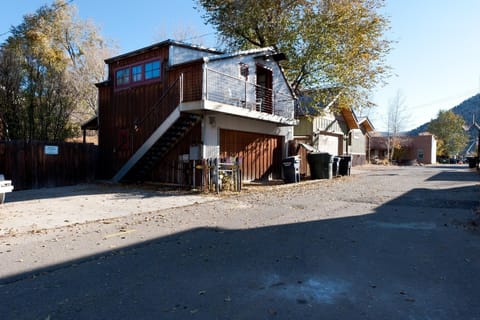 Exterior view of the apartment above the garage
One assigned parking space next to the stairs