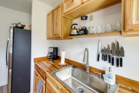 House (2 Bedrooms) | Private kitchen | Microwave, oven, stovetop, dishwasher