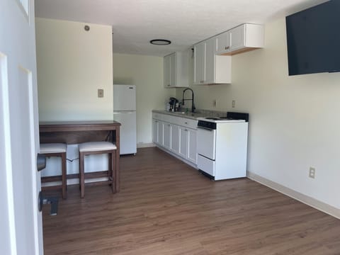 Apartment, Kitchen (Foote Street) | Private kitchen | Full-size fridge, microwave, stovetop, coffee/tea maker