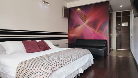 Deluxe Double Room | In-room safe, desk, laptop workspace, blackout drapes