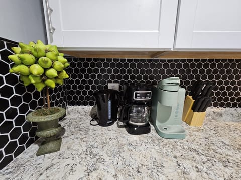 Drip coffee maker, kettle, Keurig