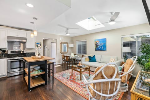 Open area kitchen and living room - STR23-0092