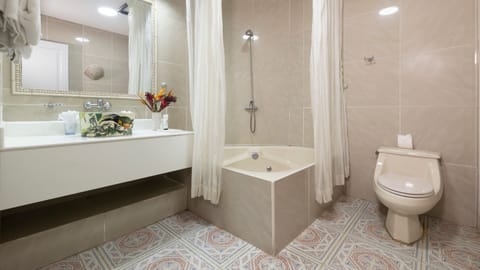Family Room | Bathroom | Hair dryer, towels