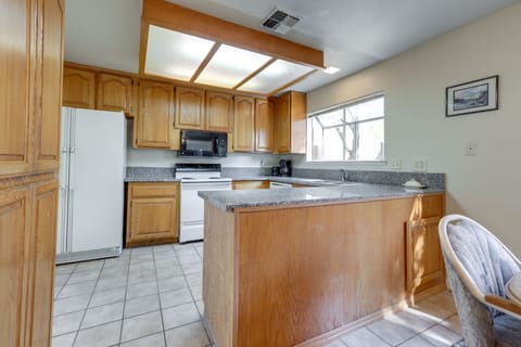 House (3 Bedrooms) | Private kitchen | Dishwasher, cookware/dishes/utensils, paper towels