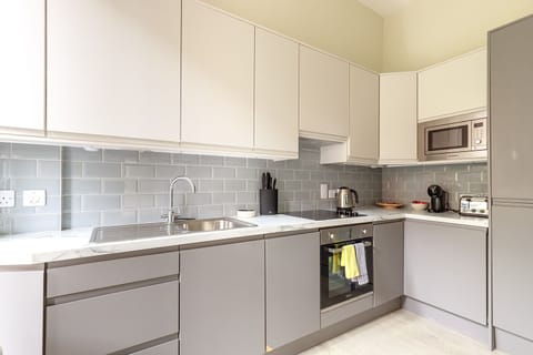 Suite, 1 Double Bed | Private kitchen | Fridge, oven, coffee/tea maker, electric kettle