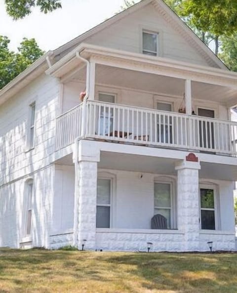 Twin Houses-Side by side