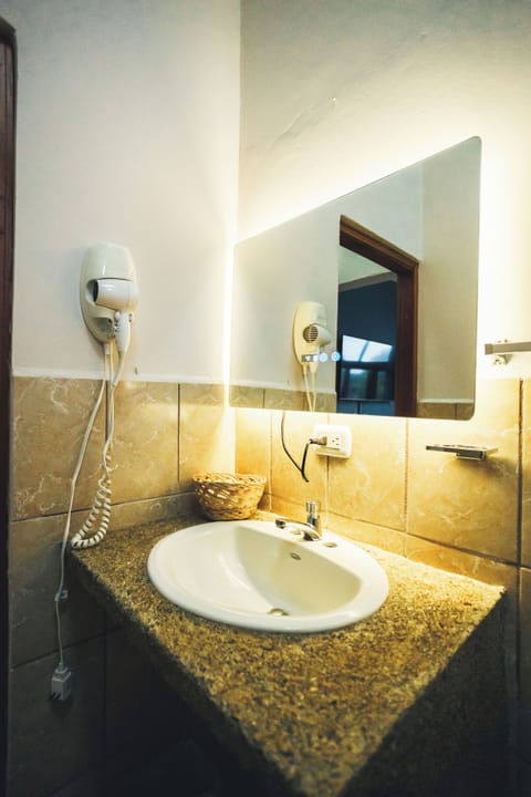 Exclusive Single Room | Bathroom | Shower, rainfall showerhead, hair dryer, towels