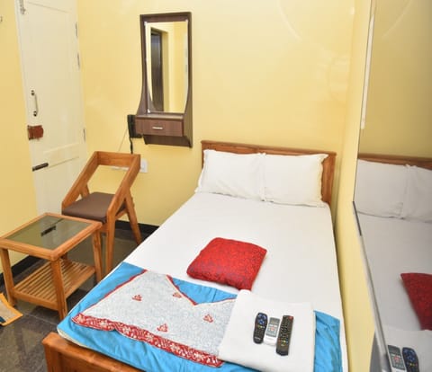 Double Room | Egyptian cotton sheets, premium bedding, desk, free WiFi