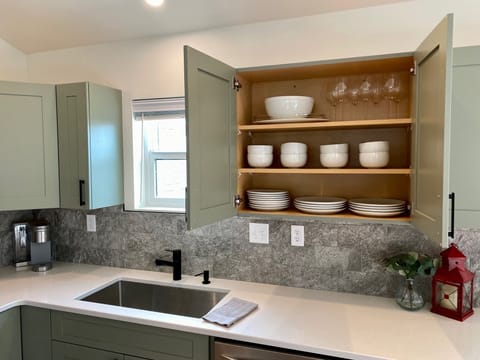 Kitchen
High Quality Plateware, Glassware, Stemware, and Serveware