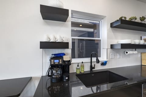 Tree House - Main Level: Kitchen 