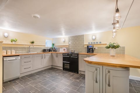 Lakeland cottage (1)